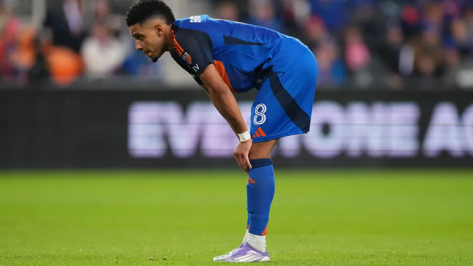 Vasco anuncia a contratação do atacante Brenner