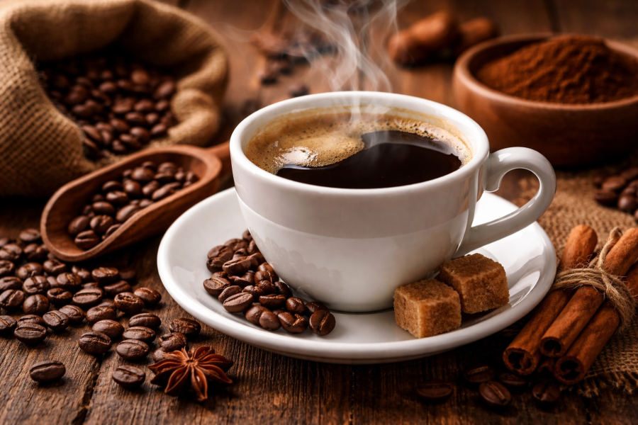 Estudo de 43 anos liga café e chá cafeinados à redução do risco de demência