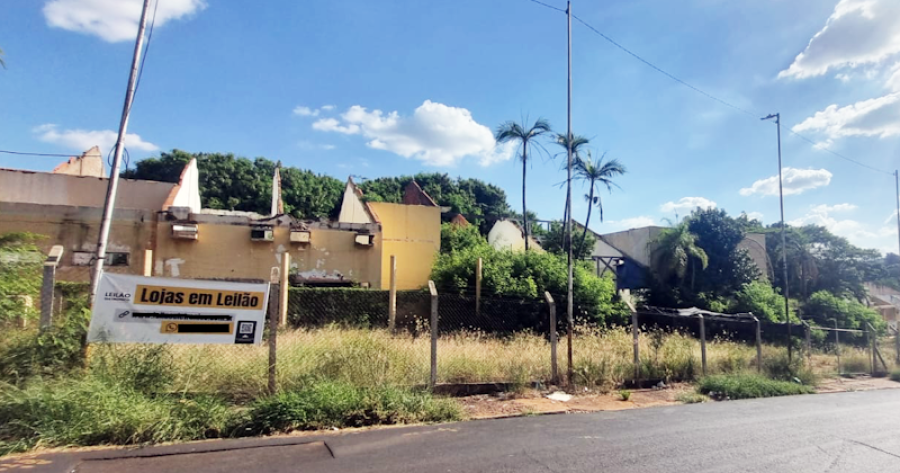Antigo Tropical Shopping: abandono de quase 20 anos expõe impasse judicial, risco urbano e demora do poder público